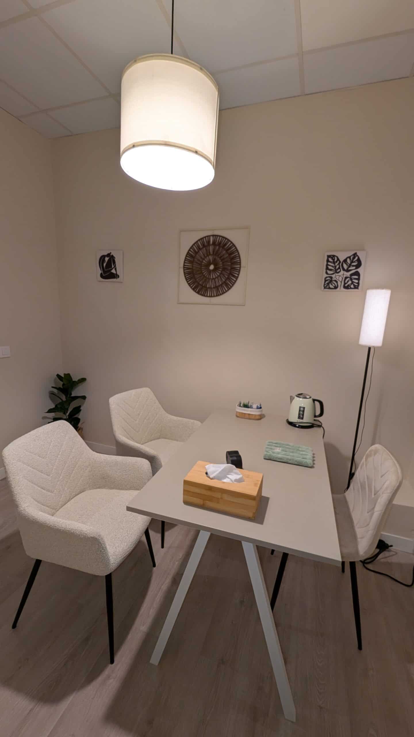 Sala de coworking para profesionales del bienestar en Lekua, Carabanchel