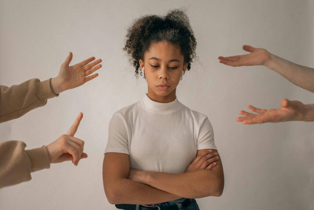 Padres y
  adolescente buscando un espacio común para hablar